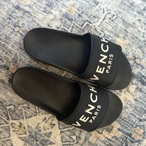 Givenchy Black and White Logo Slides